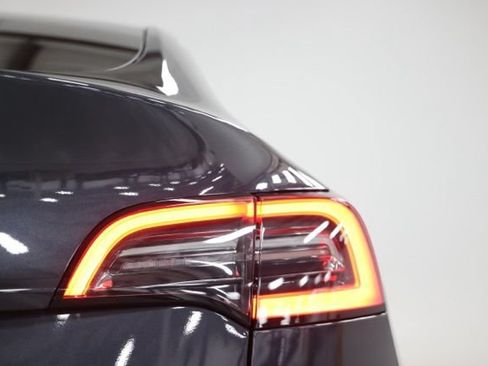 Used 2025 Tesla Model Y Long Range AWD/4WD image 14