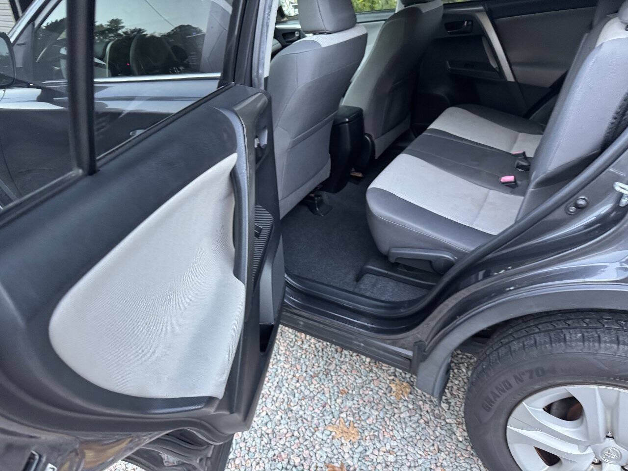 Used 2015 Toyota RAV4 LE AWD/4WD image 30