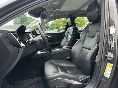 Used 2019 Volvo S60 T6 Momentum w/ Premium Package image 12