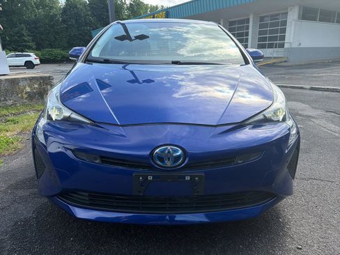 Used 2018 Toyota Prius Two w/ Prius Two Safety Plus Package FWD image 2
