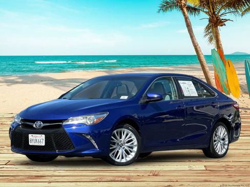 Used 2015 Toyota Camry XSE w/ Moonroof Package image 2