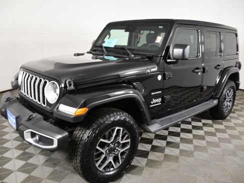 Used 2024 Jeep Wrangler Unlimited Sahara w/ Technology Group AWD/4WD image 10
