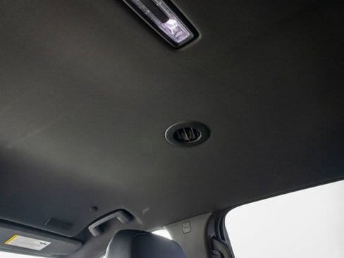 Used 2025 Buick Enclave Sport Touring AWD/4WD image 40