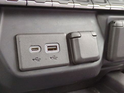 Used 2020 Chevrolet Silverado 1500 LTZ w/ LTZ Plus Package image 39