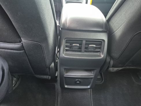 Used 2024 Ford Edge SE w/ Black Appearance Package image 16