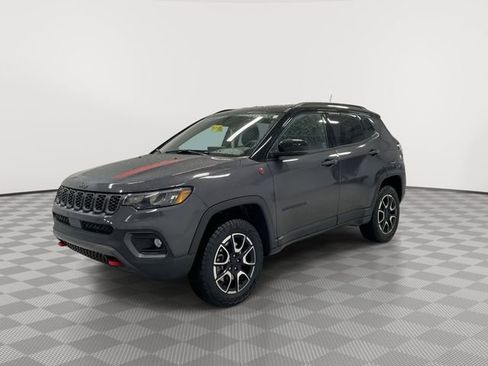 Used 2024 Jeep Compass Trailhawk image 6