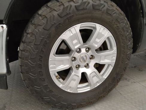 Used 2017 Nissan Titan SV RWD image 31