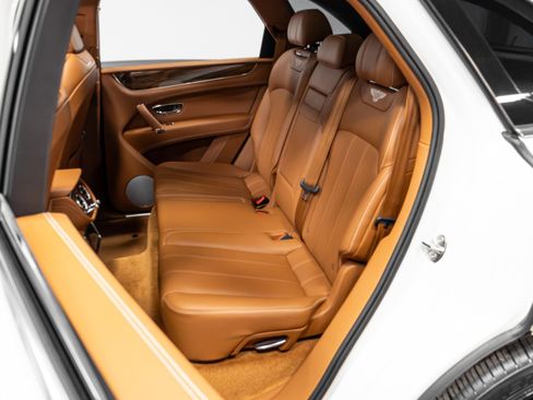 Used 2019 Bentley Bentayga image 33