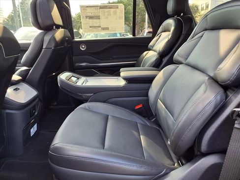 New 2025 Lincoln Navigator Reserve w/ Jet Appearance Package AWD/4WD image 9