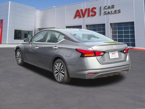 Used 2025 Nissan Altima 2.5 SV FWD image 7