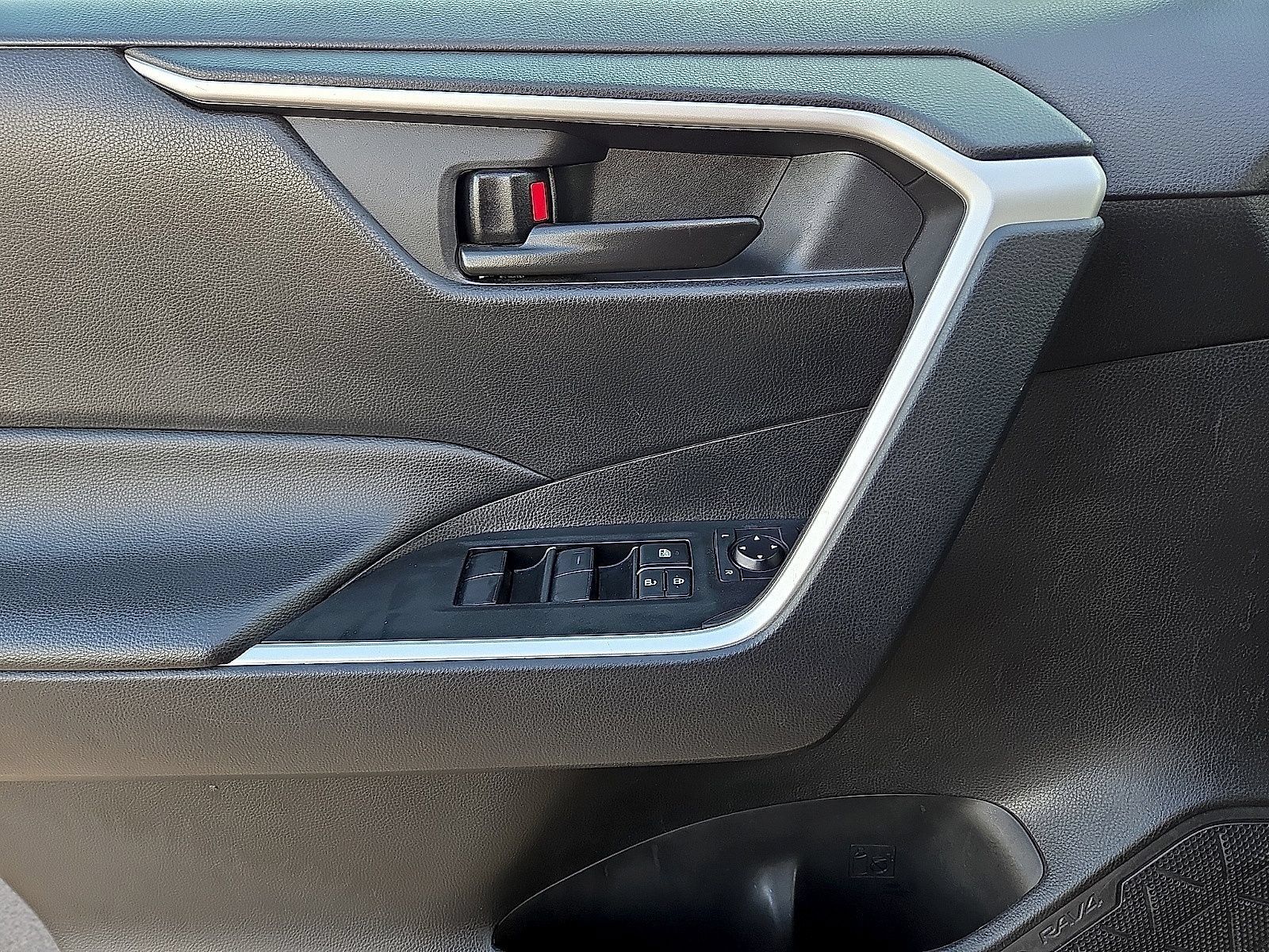 Used 2025 Toyota RAV4 LE FWD image 19