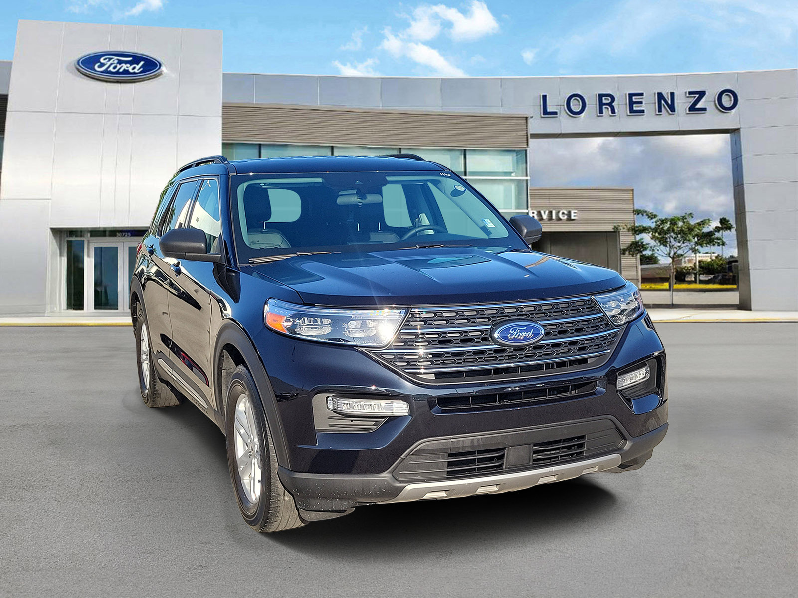 Used 2023 Ford Explorer XLT w/ Equipment Group 202A RWD image 3