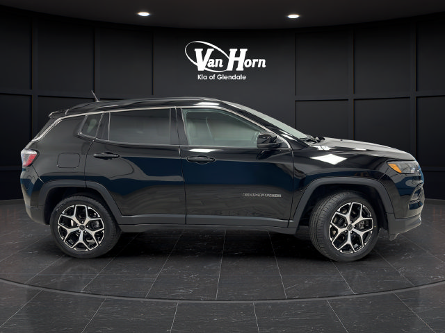 Used 2025 Jeep Compass Limited AWD/4WD image 8