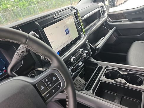 Used 2026 Ford F250 Lariat w/ Lariat Premium Package AWD/4WD image 3