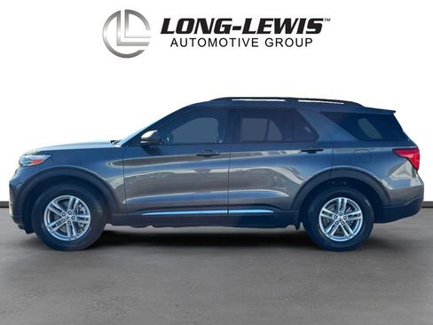 Used 2020 Ford Explorer XLT image 2