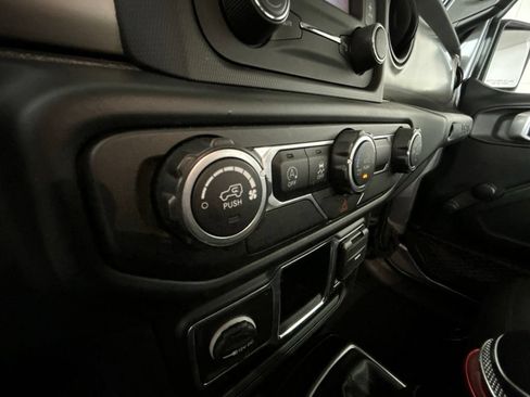 Used 2019 Jeep Wrangler Sport AWD/4WD image 28