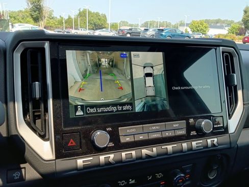 Used 2025 Nissan Frontier SL AWD/4WD image 19