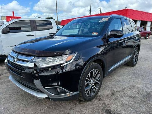 Used 2017 Mitsubishi Outlander GT AWD/4WD image 2