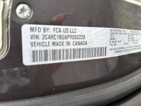 Used 2023 Chrysler Pacifica Touring-L FWD image 38