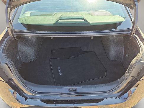 Used 2025 Nissan Altima 2.5 SV image 12