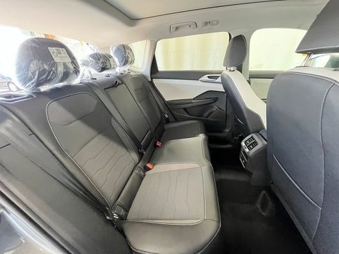 New 2025 Volkswagen Taos SE image 25