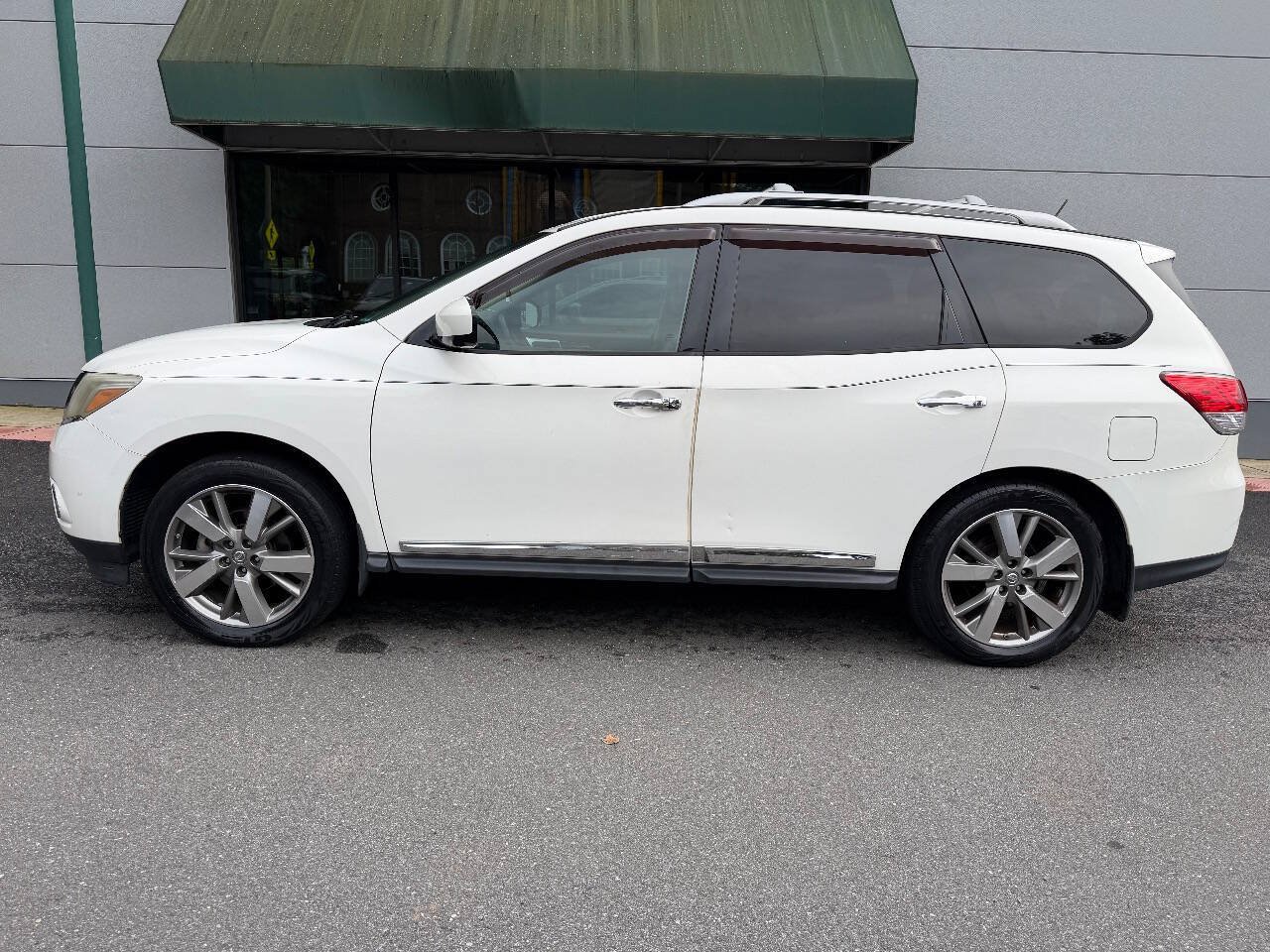 Used 2013 Nissan Pathfinder Platinum AWD/4WD image 3