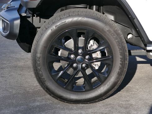 Used 2025 Jeep Wrangler Unlimited Sahara image 12