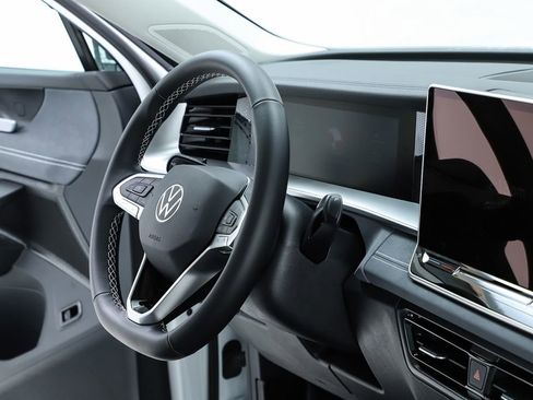 New 2026 Volkswagen Tiguan SE image 35