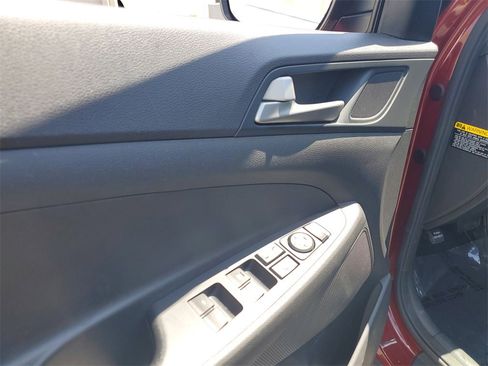 Used 2018 Hyundai Tucson SEL image 19