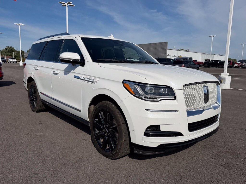 Used 2023 Lincoln Navigator Reserve w/ Equipment Group 201A AWD/4WD image 4