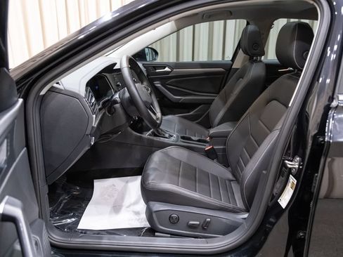 Used 2024 Volkswagen Jetta SE w/ Panoramic Sunroof Package FWD image 10