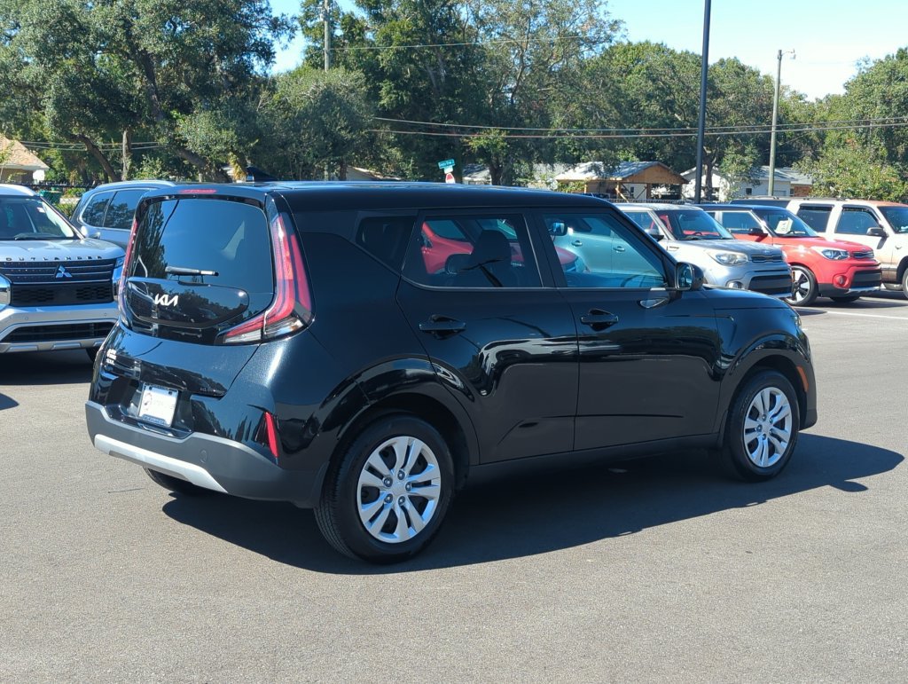 Used 2025 Kia Soul LX FWD image 9