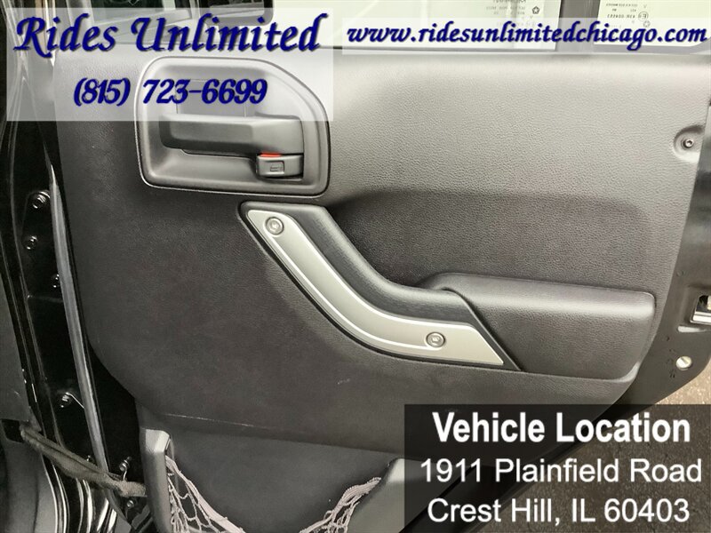 Used 2015 Jeep Wrangler Unlimited Rubicon w/ Dual Top Group AWD/4WD image 25