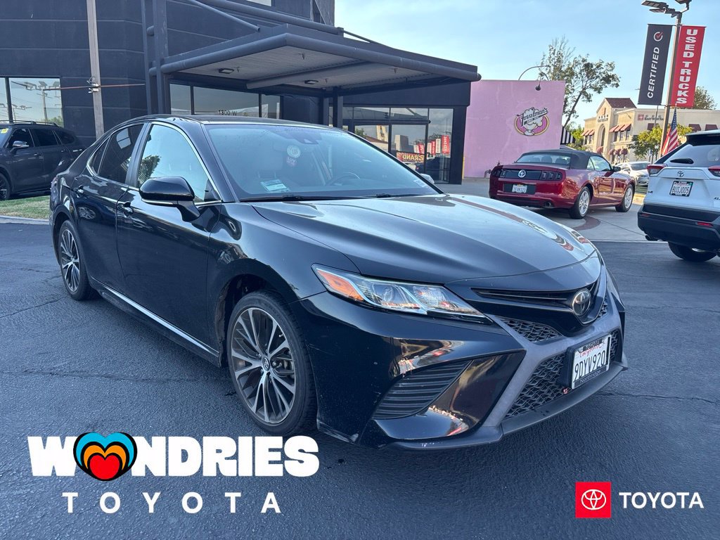 Used 2019 Toyota Camry SE w/ Convenience Package FWD image 1