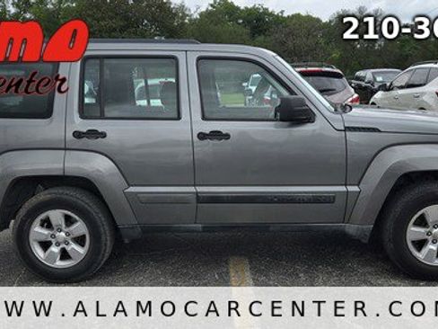 Used 2012 Jeep Liberty Sport image 6