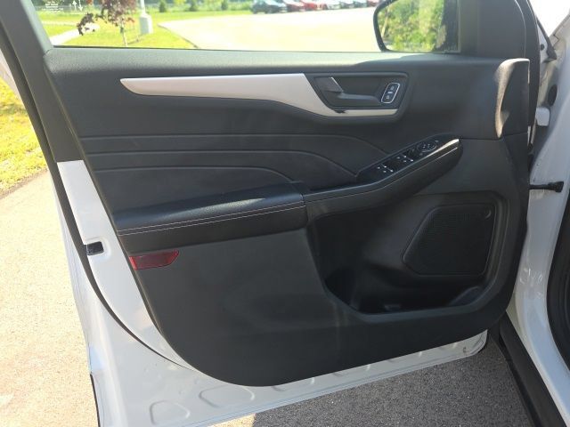 Used 2022 Ford Escape SE FWD image 19