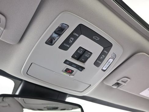 Used 2026 Toyota Sienna XLE AWD/4WD image 33