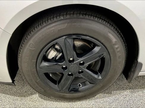 Used 2021 Chevrolet Malibu LS FWD image 34