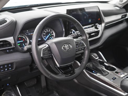Used 2021 Toyota Highlander Platinum AWD/4WD image 21
