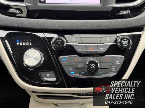 Used 2022 Chrysler Voyager LX FWD image 35