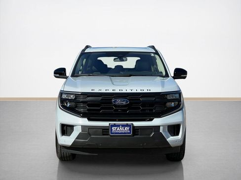 New 2025 Ford Expedition Active image 2