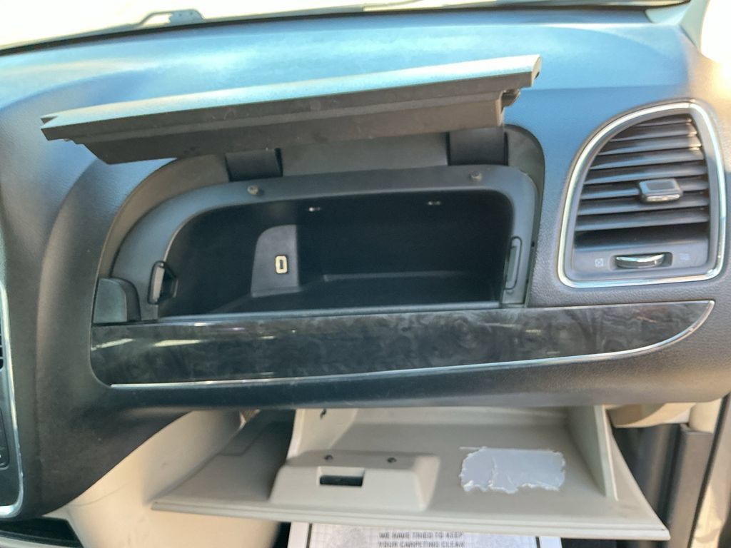 Used 2016 Chrysler Town & Country Touring FWD image 27