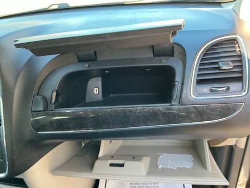 Used 2016 Chrysler Town & Country Touring FWD image 27