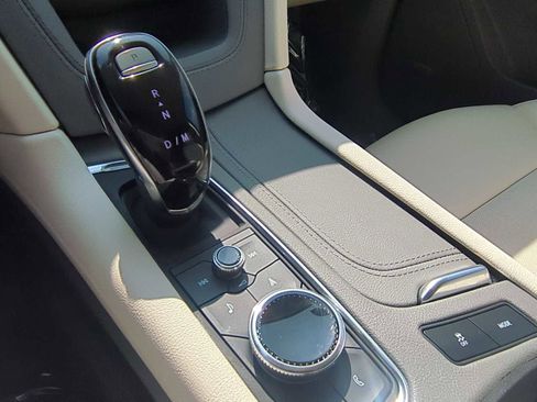 Used 2025 Cadillac XT6 Premium Luxury w/ Technology Package image 18