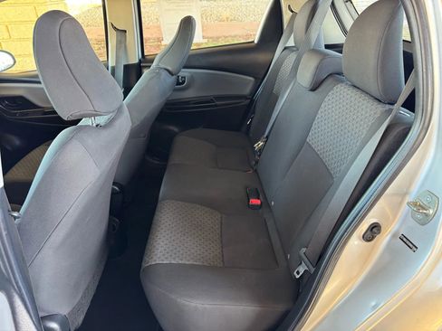 Used 2017 Toyota Yaris L image 17