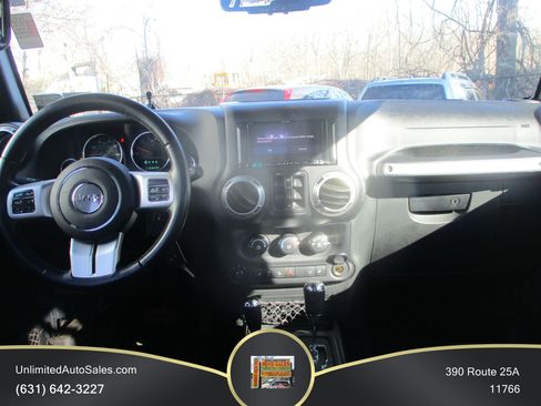 Used 2017 Jeep Wrangler Unlimited Sahara w/ Quick Order Package 24E Chief AWD/4WD image 8