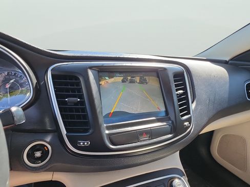 Used 2017 Chrysler 200 Limited Platinum FWD image 22