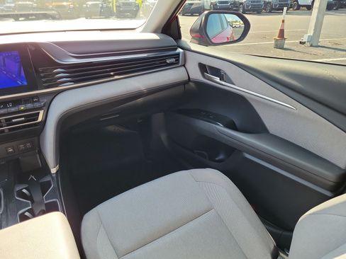 Used 2025 Toyota Camry LE w/ Convenience Package FWD image 17