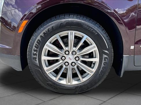 Used 2017 Cadillac XT5 Luxury w/ Driver Awareness Package FWD image 11