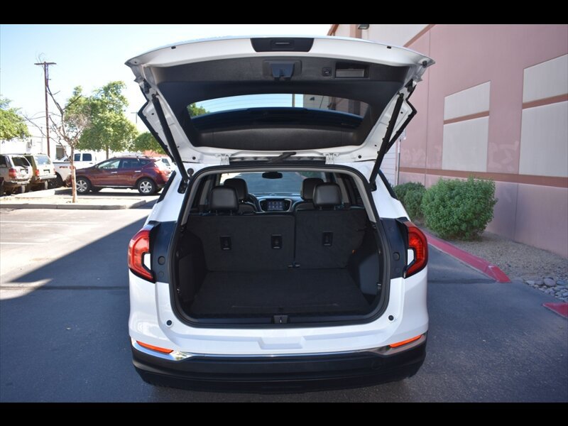 Used 2023 GMC Terrain SLT FWD image 24